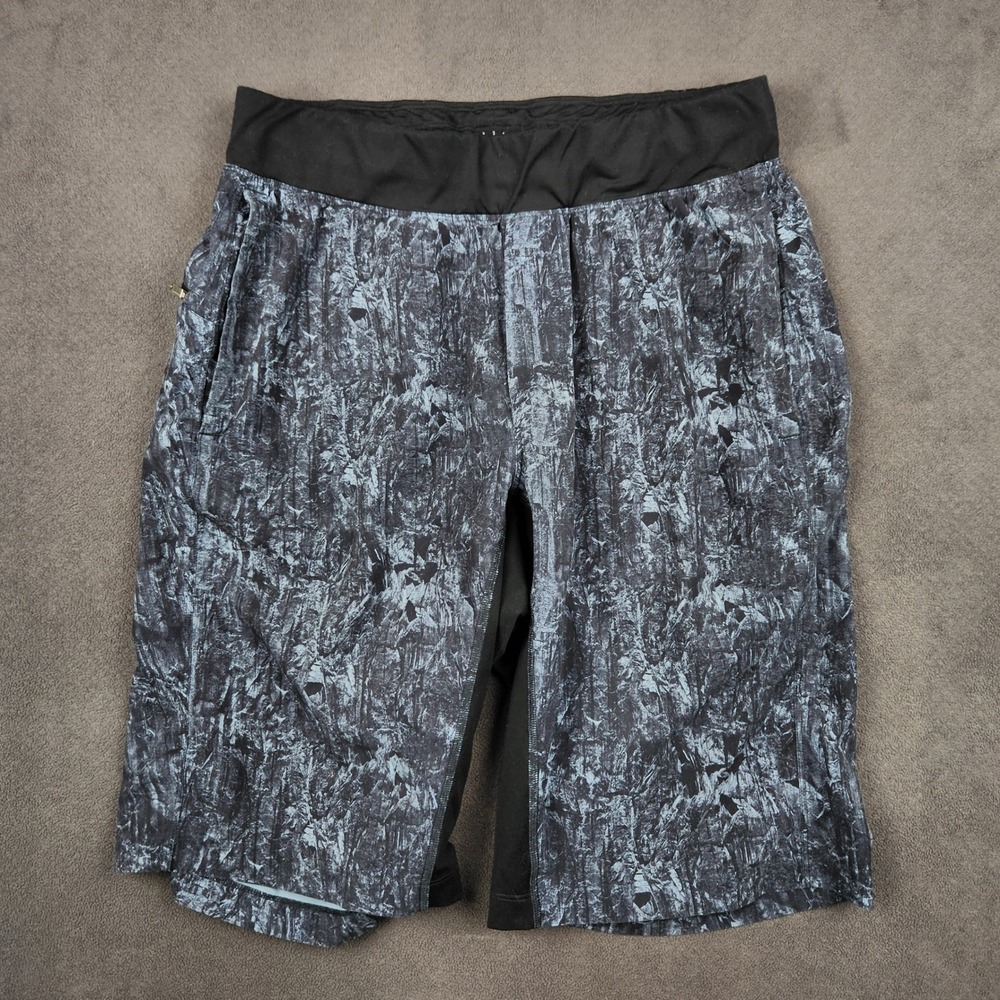 Lululemon Pace Breaker Shorts Mens Medium Black Blue Abstract Print 12"‎ Inseam